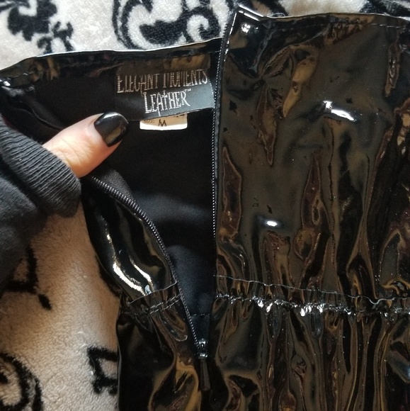 🖤 Elegant Moments Leather pvc vinyl mini skirt 🖤 - Picture 3 of 3